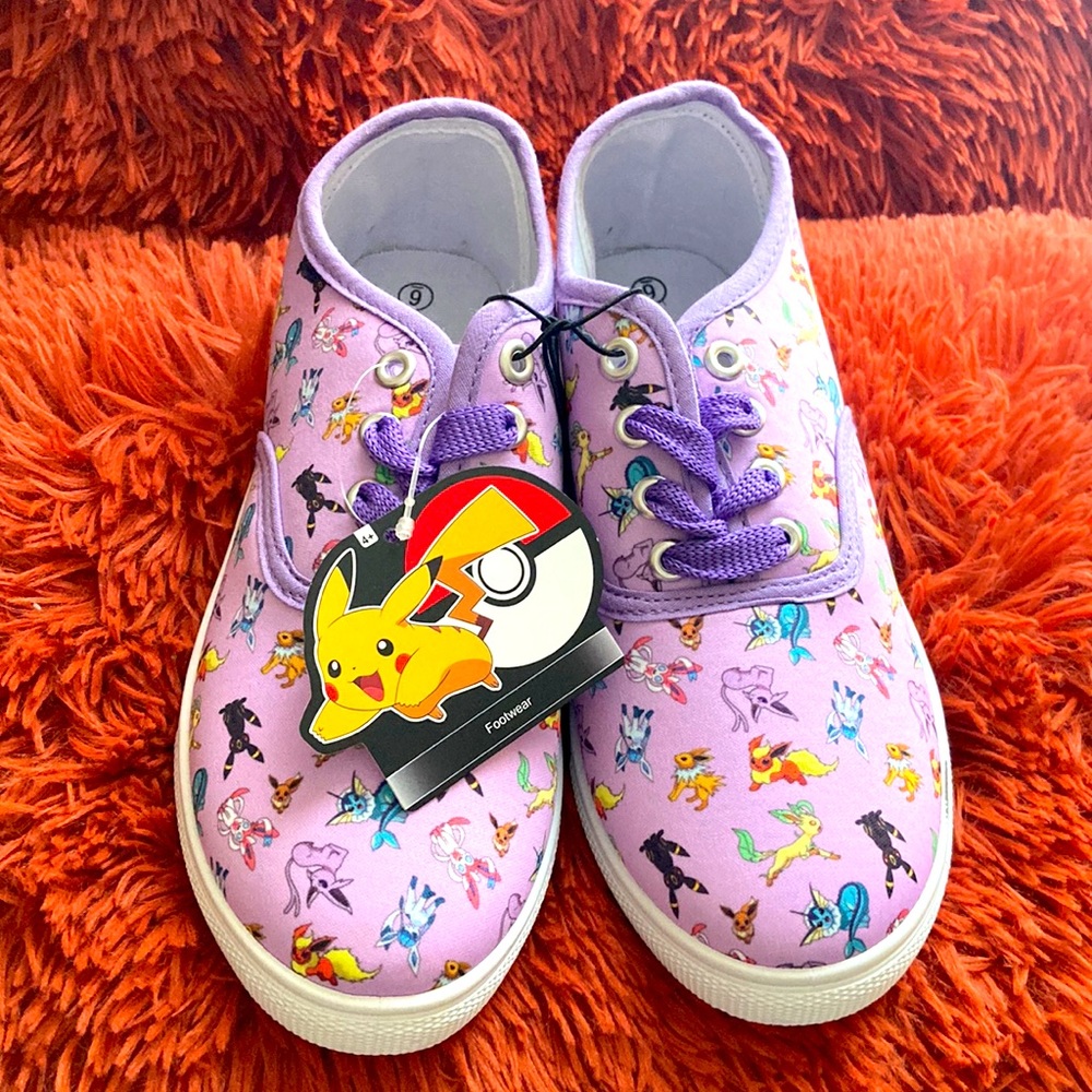 Eveeloution low tops, hot topic